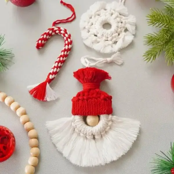 Knitting Kits: Christmas Tree Macrame Kit For Girls - Image 3